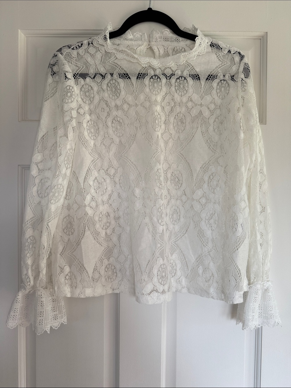Women's White Lace Long-Sleeve Blouse - Elegant Floral Lace Top - Size M